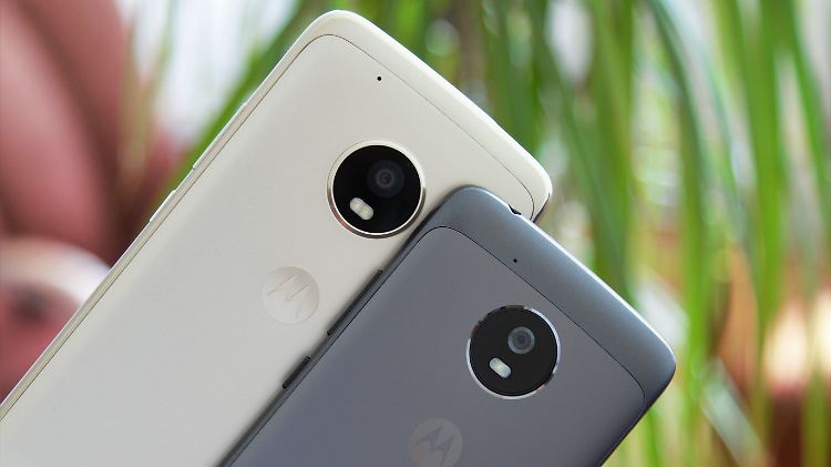 Der Alu-Rücken macht Moto G5 und G5 Plus schick. 