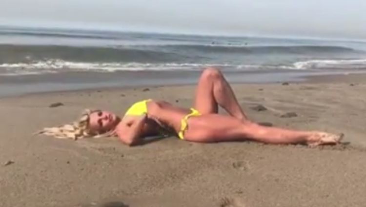 Jüngst sorgte Britney Spears bereits im Bikini für Aufmerksamkeit - jetzt legt sie nach.