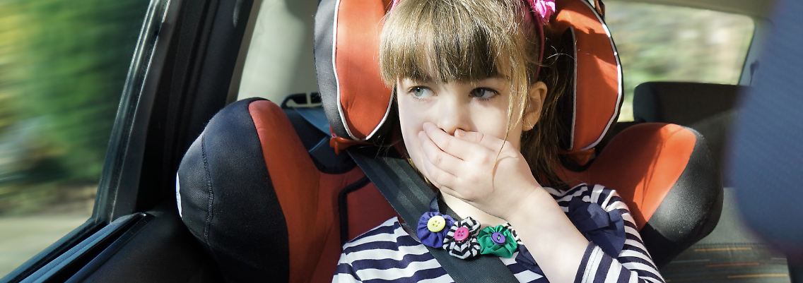 Wem im Auto übel wird, der hat keinen Spaß mehr an der Reise.