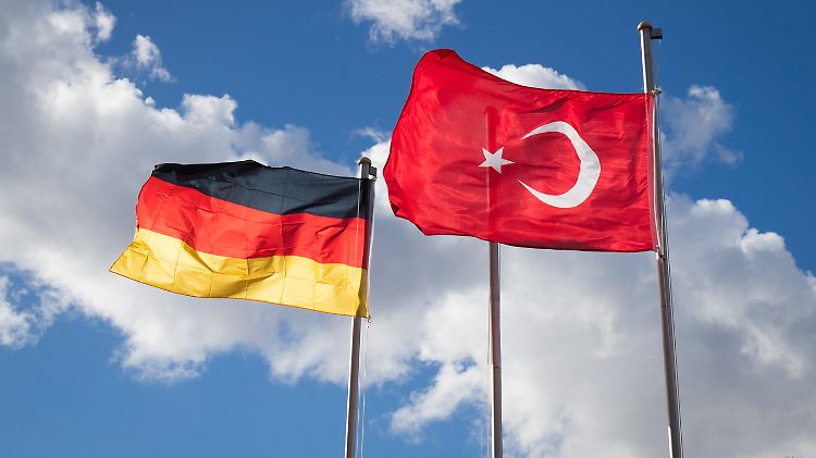 Haben Imame in Deutschland systematisch Deutschtürken ausspioniert?