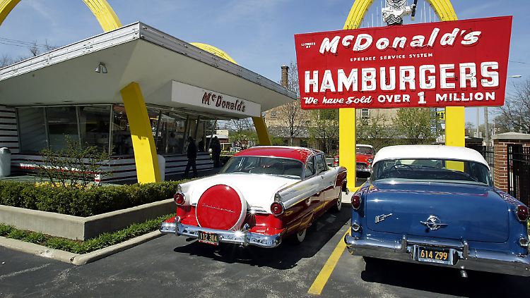 Die McDonald's-Filiale in Chicago, wo Ray Krocs Karriere begann, als Filmkulisse für den Film "The Founder". 