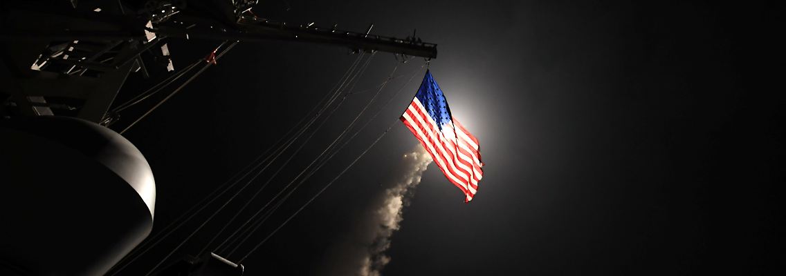 Einer der Marschflugkörper startet vom US-Kriegsschiff USS Porter.