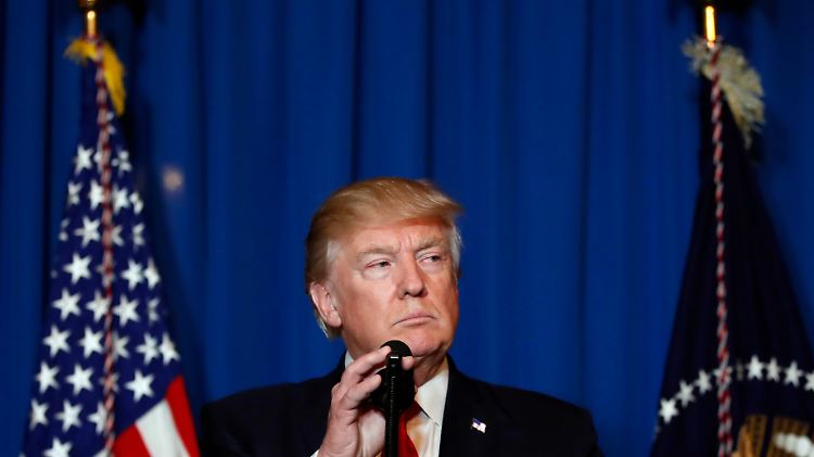 Trump verkündete den Angriff auf Syrien in seinem Privatclub Mar-a-Lago in Florida.