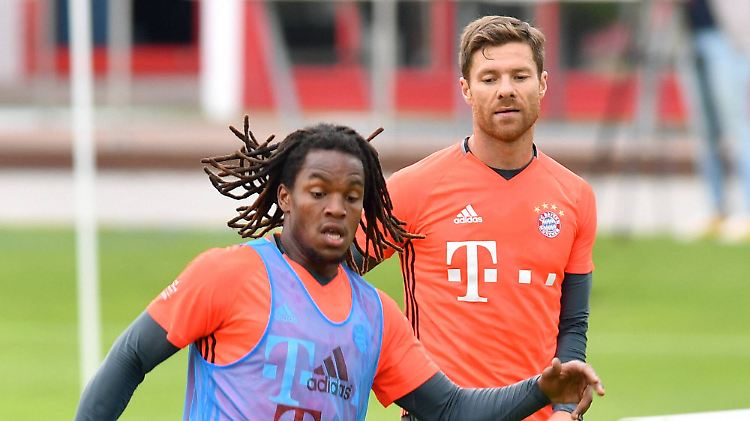Renato Sanches (l.) soll bei den Bayern die Nachfolge von Xabi Alonso antreten. Noch ist der Weg dorthin allerdings sehr weit für den jungen Portugiesen.