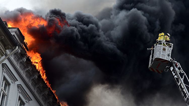 Das Feuer griff auch auf das Dach und auf das Vorderhaus über.