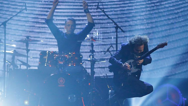 Pearl Jam mit Frontmann Eddie Vedder spielten auf der Veranstaltung mit allen Schlagzeugern der Bandgeschichte.