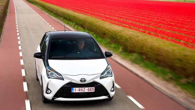 Toyota spendiert dem frisch gelifteten Yaris eine aggressiver gezeichnete Front.