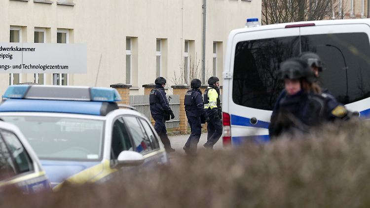 Der Mann soll bereits im Februar mit einer Bombendrohung einen Großeinsatz am Bildungs- und Technologiezentrum in Borsdorf ausgelöst haben.