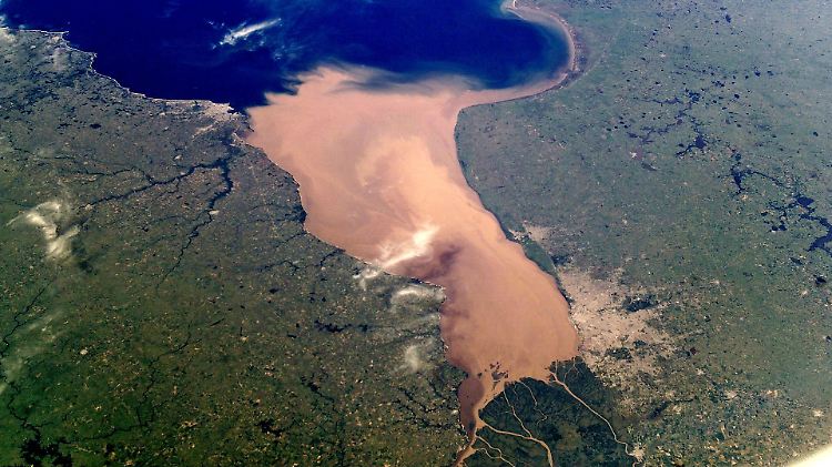 Buenos Aires in der Satellitenaufnahme (unten rechts). Nun wurde eine prähispanische Siedlung unter der Stadt gefunden.