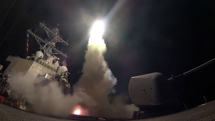 Das US-Militär veröffentlichte dieses Bild vom Start einer Tomahawk-Rakete Richtung Syrien.