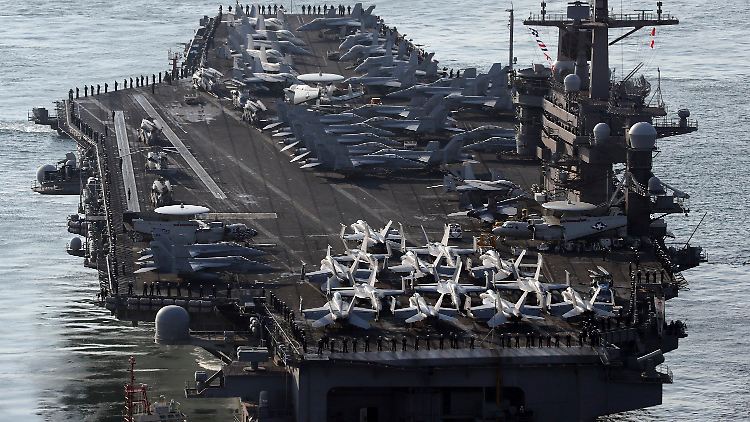 Die "USS Carl Vinson" kann bis zu 90 Flugzeuge und Hubschrauber transportieren.