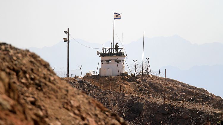 Aus Furcht vor Anschlägen schloss Israel die Grenze zum Sinai nahe der Stadt Taba. 