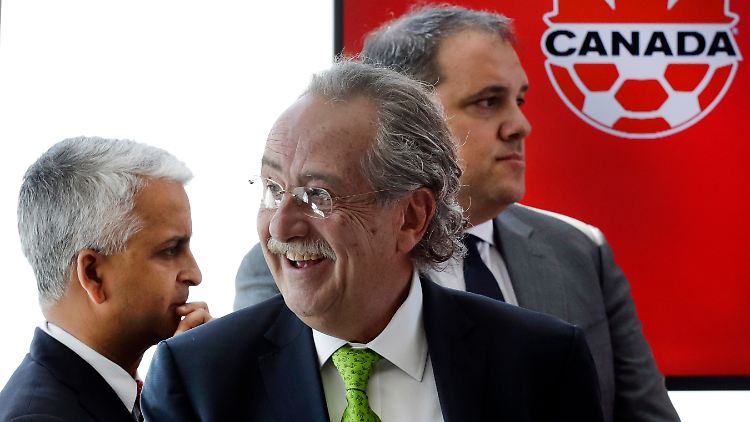 US-Verbandschef Sunil Gulati, sein kanadischer Kollege Victor Montagliani, sowie Decio de Maria aus Mexiko (v.l.n.r.).