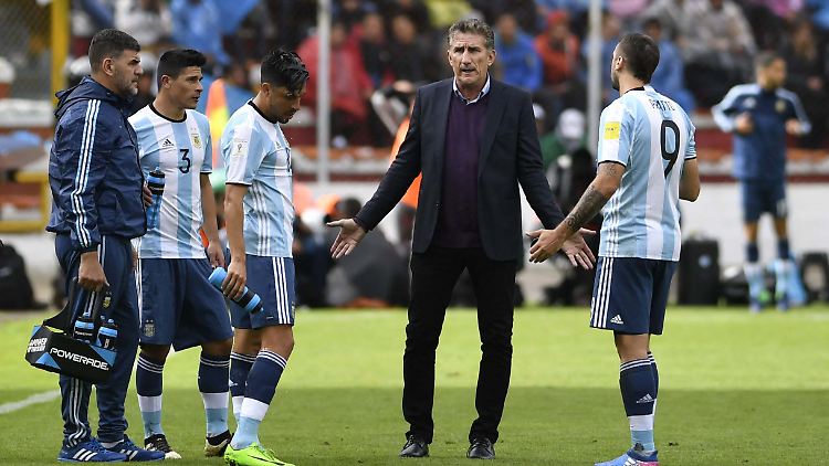 Edgardo Bauza ist nicht länger Trainer von Argentinien. Er hat es nicht geschafft, den Vize-Weltmeister auf WM-Kurs zu bringen.