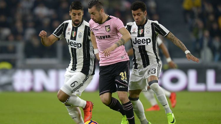 Können sie gegen Barca ähnlich jubeln? Juventus Turin mit Nationalspieler Sami Khedira (l.) und Dani Alves (r.) will den Katalanen das Leben schwer machen.