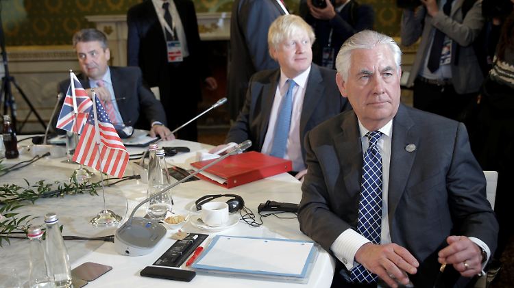 Außenminister Gabriel, sein britischer Kollege Johnson und US-Außenamtschef Tillerson in Lucca.