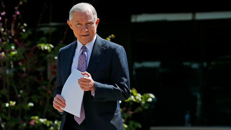 Jeff Sessions verkündete die neue Regelung bei einem Auftritt in einer Grenzstadt.