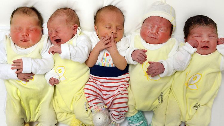 Für die frischgebackenen Eltern ist ihr Baby etwas ganz Besonderes. 
