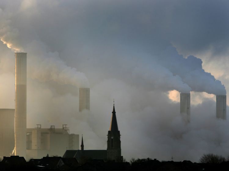 Wenn es der Wirtschaft gut geht, wird mehr CO2 in die Luft geblasen.