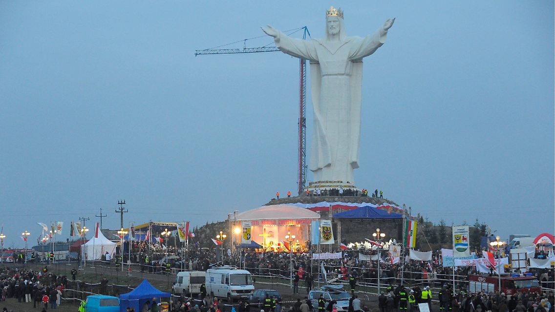 Bei der Einweihung der Statue.