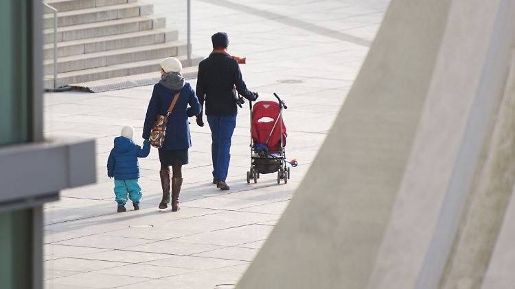 EU-Ausländer sollen künftig weniger Kindergeld bekommen.