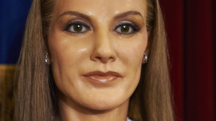 Dass diese Figur nur wenig Ähnlichkeit mit der spanischen Königin hat, sah dann auch die Museumsleitung in Madrid ein.