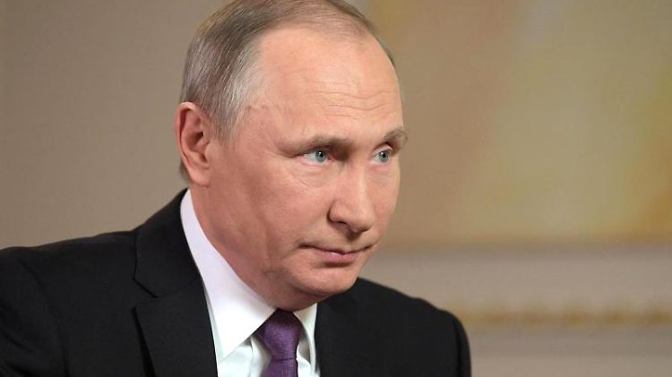 Putin sagt, mit diesem Begriff sei er einverstanden: Es brauche eine gemeinsame Politik der internationalen Gemeinschaft "gegen jede Macht, die Chemiewaffen genutzt hat".