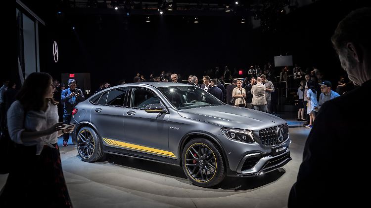 Das GLC Coupé duckt sich als AMG 63 extrem tief auf den Asphalt.