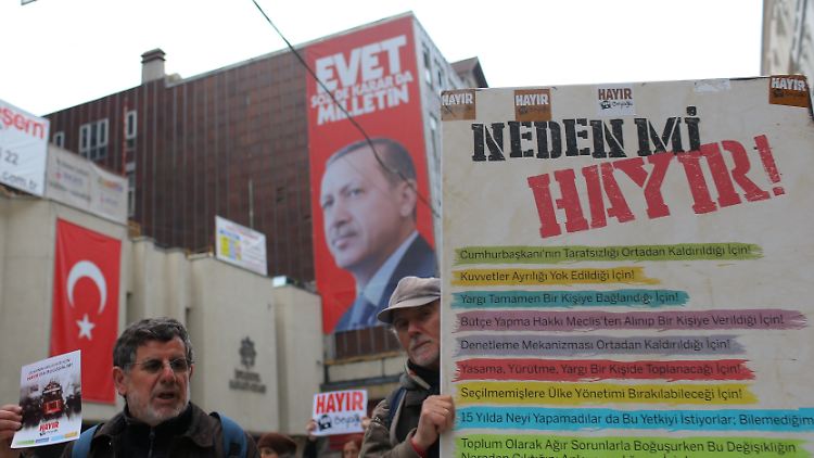 Nein-Aktivisten bei einer Demonstration in Istanbul.
