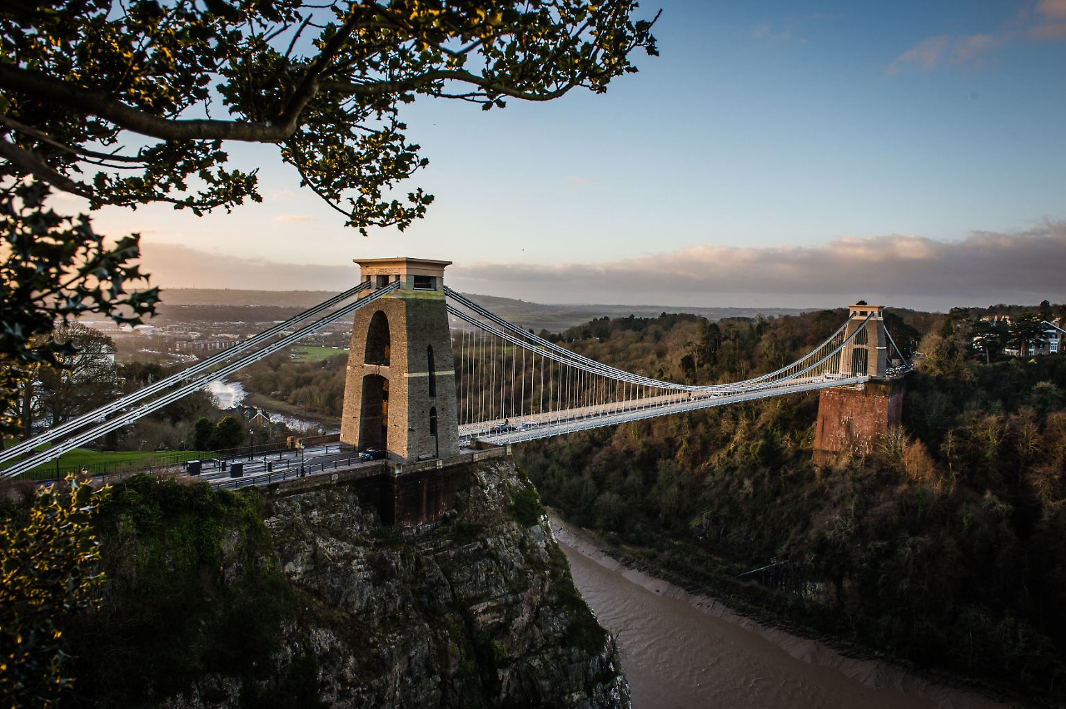Willkommen in Bristol - und gleich geht's zum großen Symbol der Stadt. Die Clifton Suspension Bridge führt über den Fluss Avon.