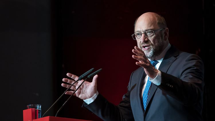"Am meisten beeindruckt mich an ihm die Fähigkeit, aus vermeintlichen Schwächen Stärken zu machen", sagt Manfred Otzelberger über Martin Schulz.