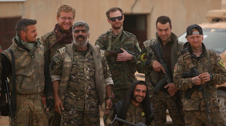 SDF-Kämpfer im nordsyrischen Tabka. 