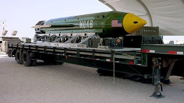Verheerende Sprengkraft: Eine Moab-Bombe auf einer US-Luftwaffenbasis (Archivbild).