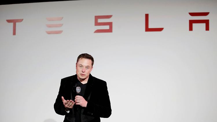 Der Mann, der die großen Auto-Hersteller vor sich hertreibt: Elon Musk setzt die Branche unter Strom.