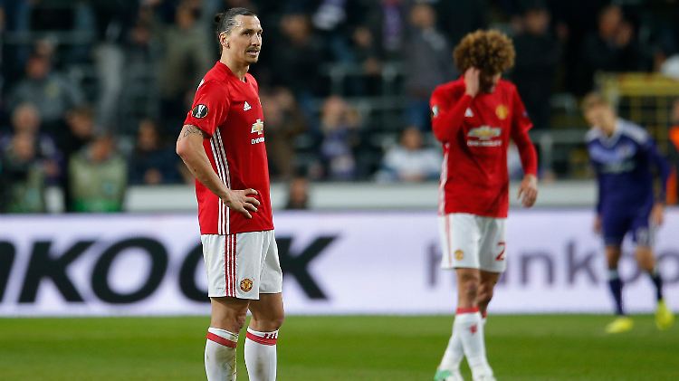 Nicht nur Starstürmer Zlatan Ibrahimovic´war nach dem Abpfiff auf Seiten von Manchester United sichtlich angefressen.