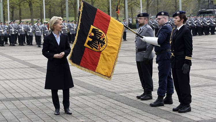 Verteidigungsministerin Ursula von der Leyen kann nicht immer über die Bundeswehr lächeln.
