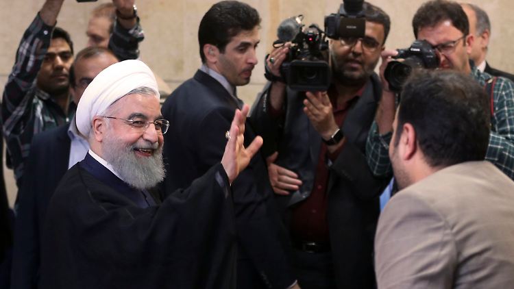 Ruhani ließ seine Kandidatur im Innenministerium registrieren.
