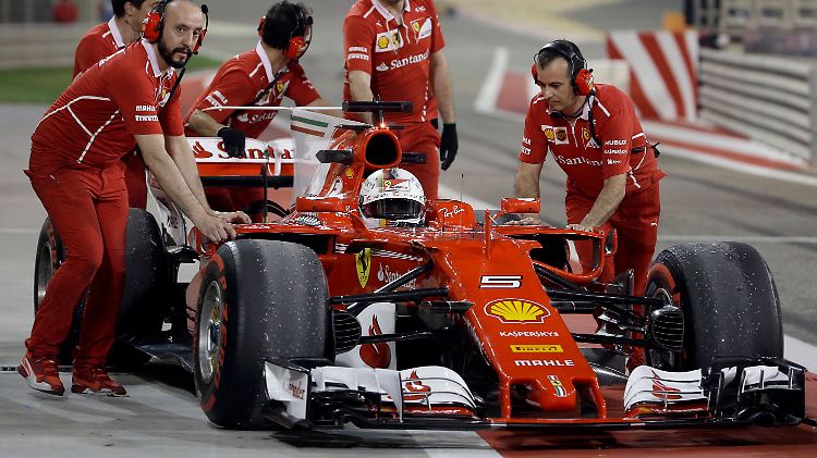 Vettel bleibt zwar liegen, die schnelsste Rundenzeit fährt er trotzdem.