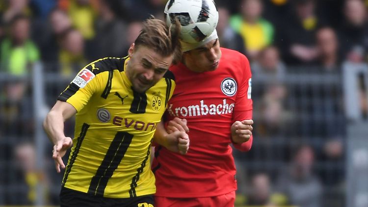 90 Minuten lang gilt die Konzentration des Kapitäns Marcel Schmelzer dem Spiel  - doch danach brechen die Wunden wieder auf.