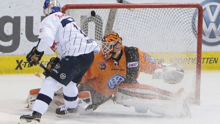 Zwei Tore in Spiel 4 gegen die Grizzlys Wolfsburg - Kapitän Michael Wolf geht mit Tat voran.