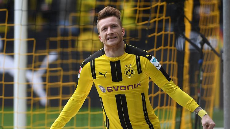 Hackentor nach zwei Minuten, Tempoläufe und Dribblings: Marco Reus ist zurück und  die Borussia hat einen neuen Hoffnungsträger für Spiel und Stimmung.