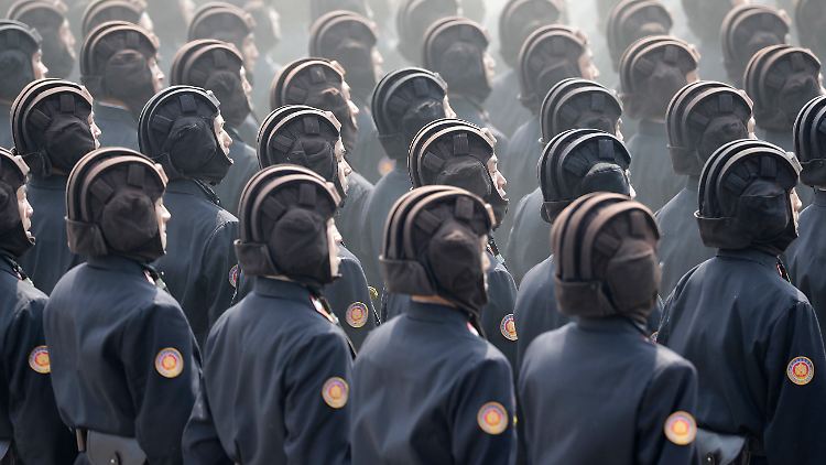 Nordkoreanische Soldaten paradieren in Pjöngjang.
