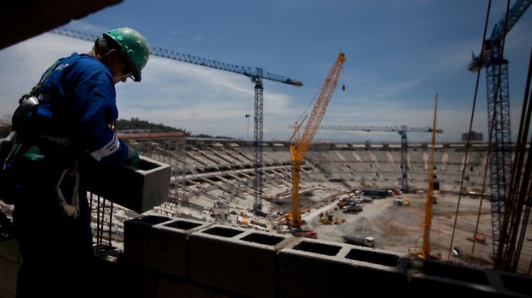 Beim Bau der Stadien für die Fußball-WM in Brasilien soll der Odebrecht-Konzern zahlreiche Politiker bestochen haben.