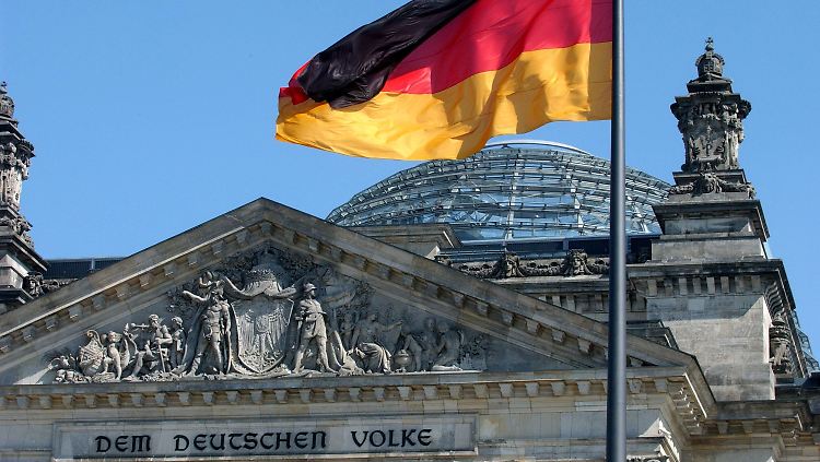 "Allein unter Deutschen": Eine Botschaft an das Volk. 