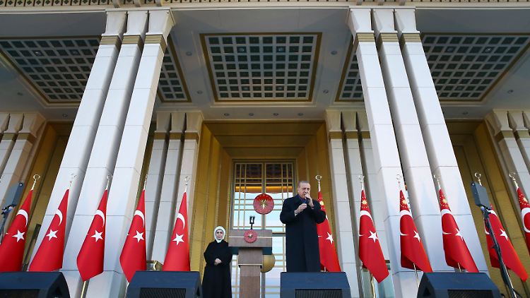Neues Sultanat - Erdogan baut die Türkei um