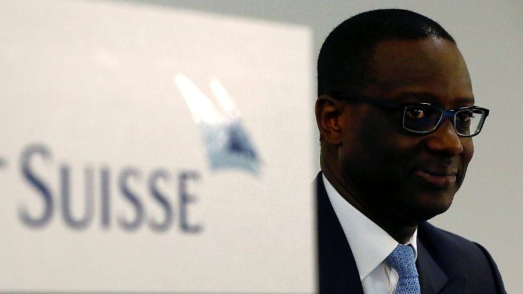 Bank-Chef Thiam soll rund 10 Millionen statt fast 12 Millionen Franken Bonus bekommen.