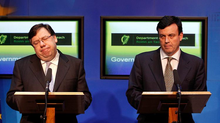 Geben die Entscheidungsgewalt in Haushaltsfragen in Teilen an den IWF ab: Ministerpräsident Brian Cowen und Finanzminister Brian Lenihan.