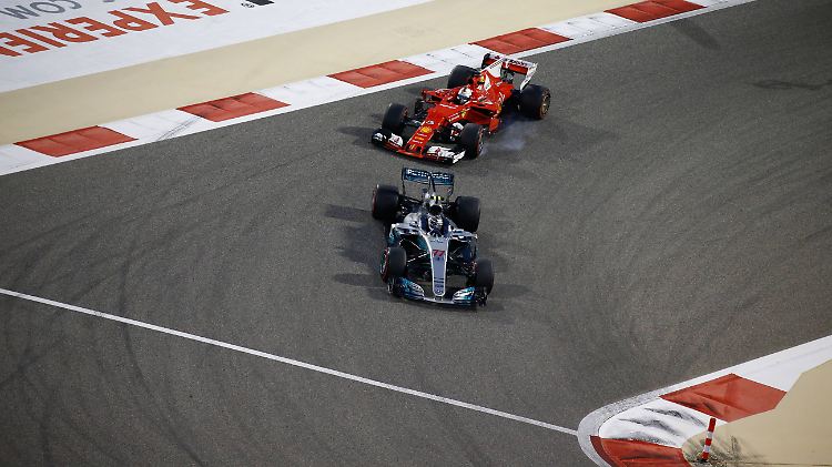 Ferrari mit Sebastian Vettel und Mercedes mit Valtteri Bottas und Lewis Hamilton liefern sich zu Beginn der Saison ein packendes Duell.