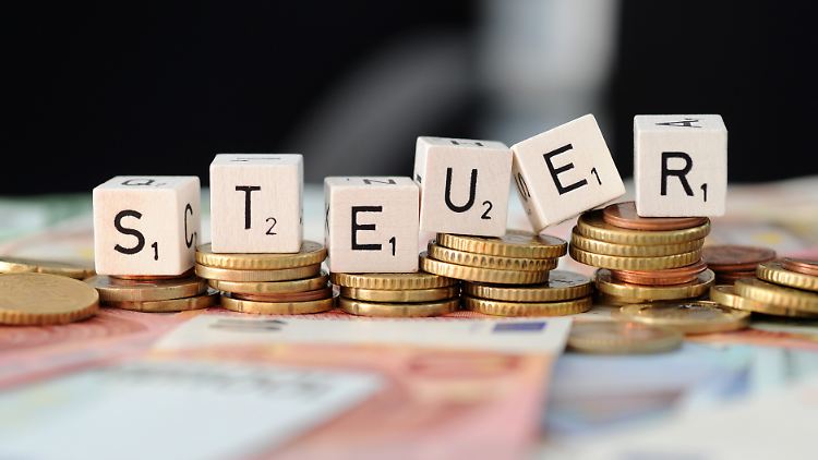 Über Einkommens- und Mehrwertsteuer sowie Sozialabgaben zahlt auch die Mittelschicht fast die Hälfte ihres Einkommens ans Finanzamt.