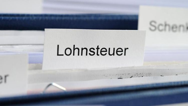 Für die Abgrenzung von Bar- oder Sachlohn ist entscheidend, welche Leistung der Arbeitnehmer vom Arbeitgeber beanspruchen kann.
